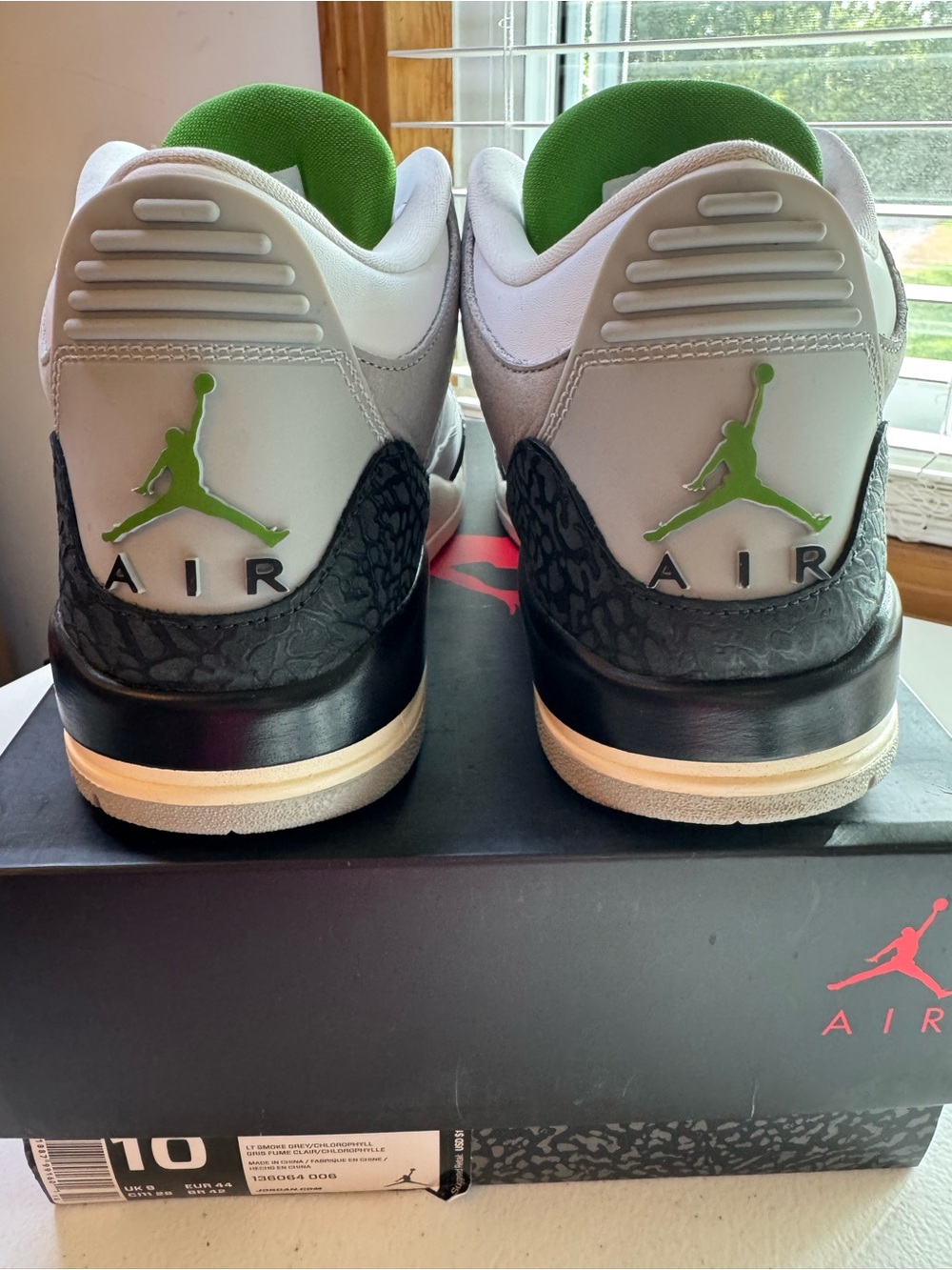 Jordan 3 Retro Chlorophyll - Picture 2 of 8